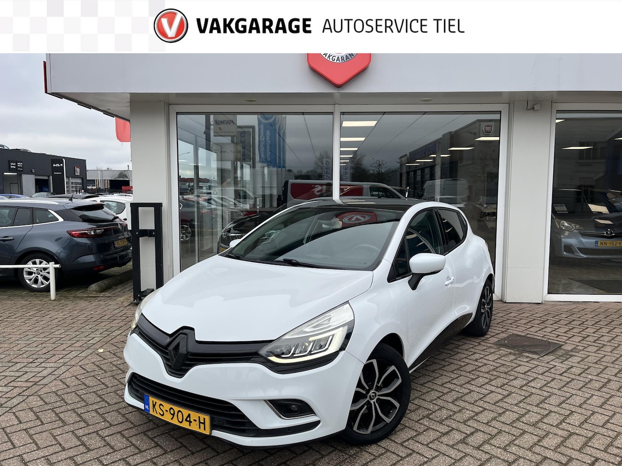 Renault Clio - 0.9 TCe Intens Schitterende Clio incl: Navigatie, Climate control, Cruise control, Parkeer - AutoWereld.nl