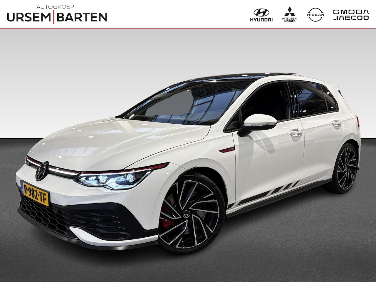 Volkswagen Golf - 2.0 TSI GTI Clubsport Pano | IQ Light | Camera | 300 PK - AutoWereld.nl