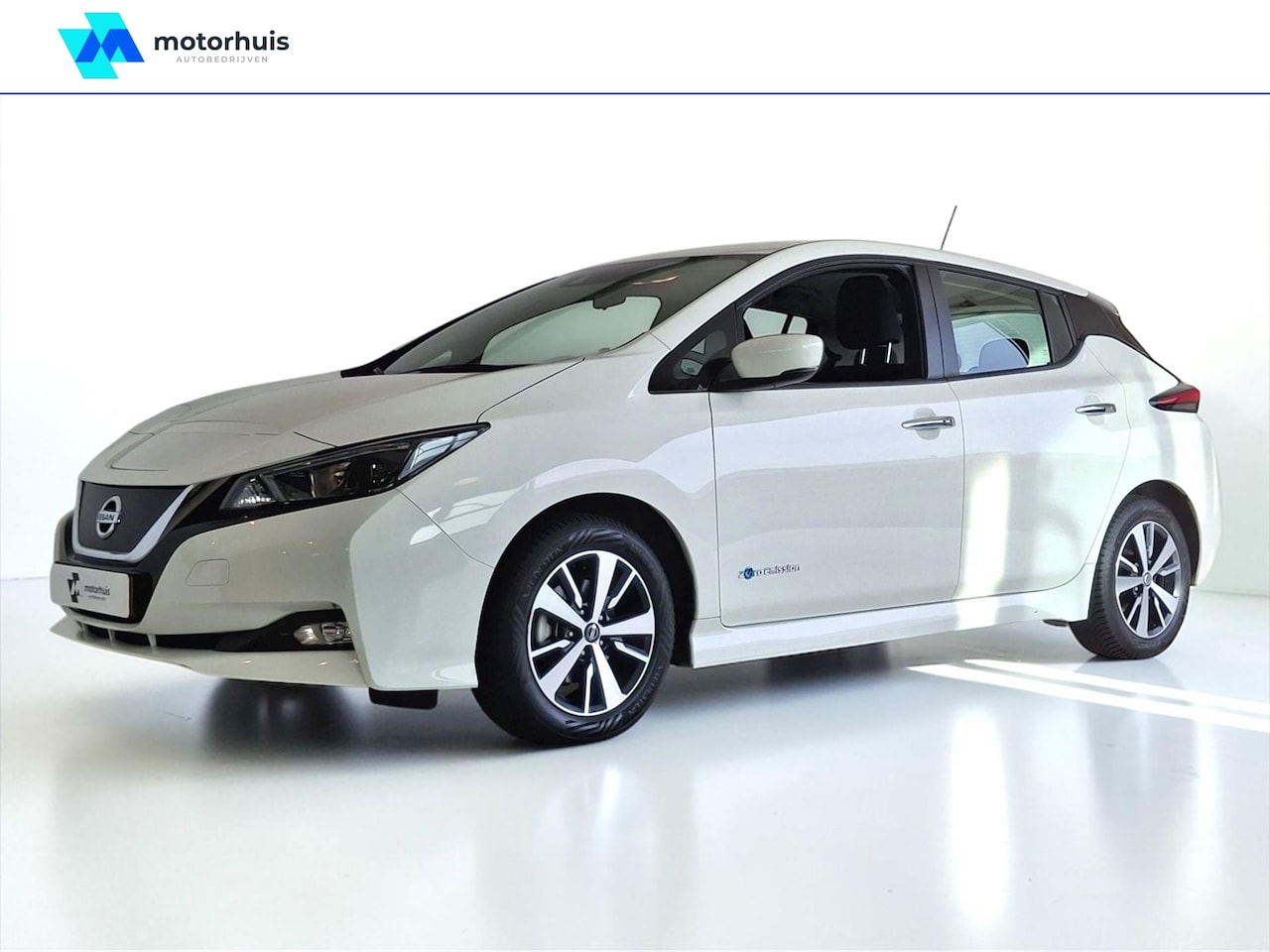 Nissan LEAF - Electric 40kWh Acenta NAVI CAMERA ECC APPLE CARPLAY - AutoWereld.nl