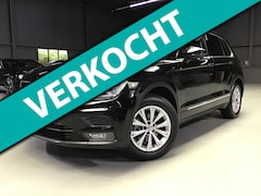 Volkswagen Tiguan - 2.0 TDI R-Line I Digital Dash I Camera I Carplay I Clima I Stuur & Stoelverw. I Elec Koffe