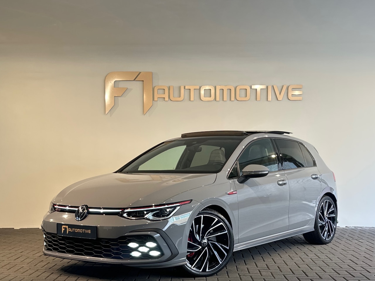 Volkswagen Golf - 2.0 TSI GTI Pano|H/K|IQ|Sfeer|Memory|CarPlay - AutoWereld.nl
