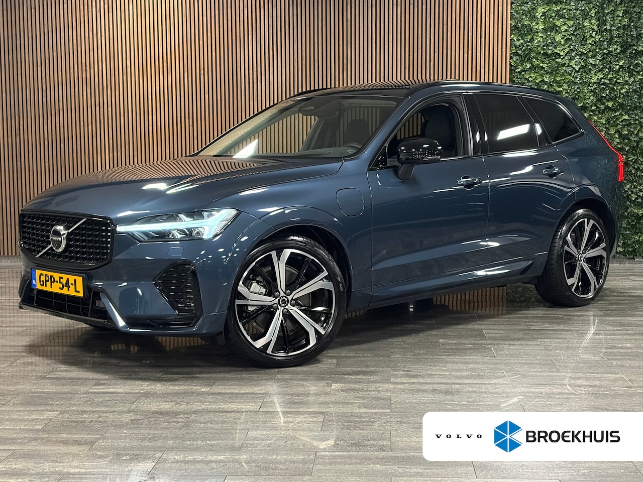 Volvo XC60 - T8 AWD Recharge Ultra Dark | Luchtvering | Trekhaak | 360 Camera | Head-Up Display | 455pk - AutoWereld.nl