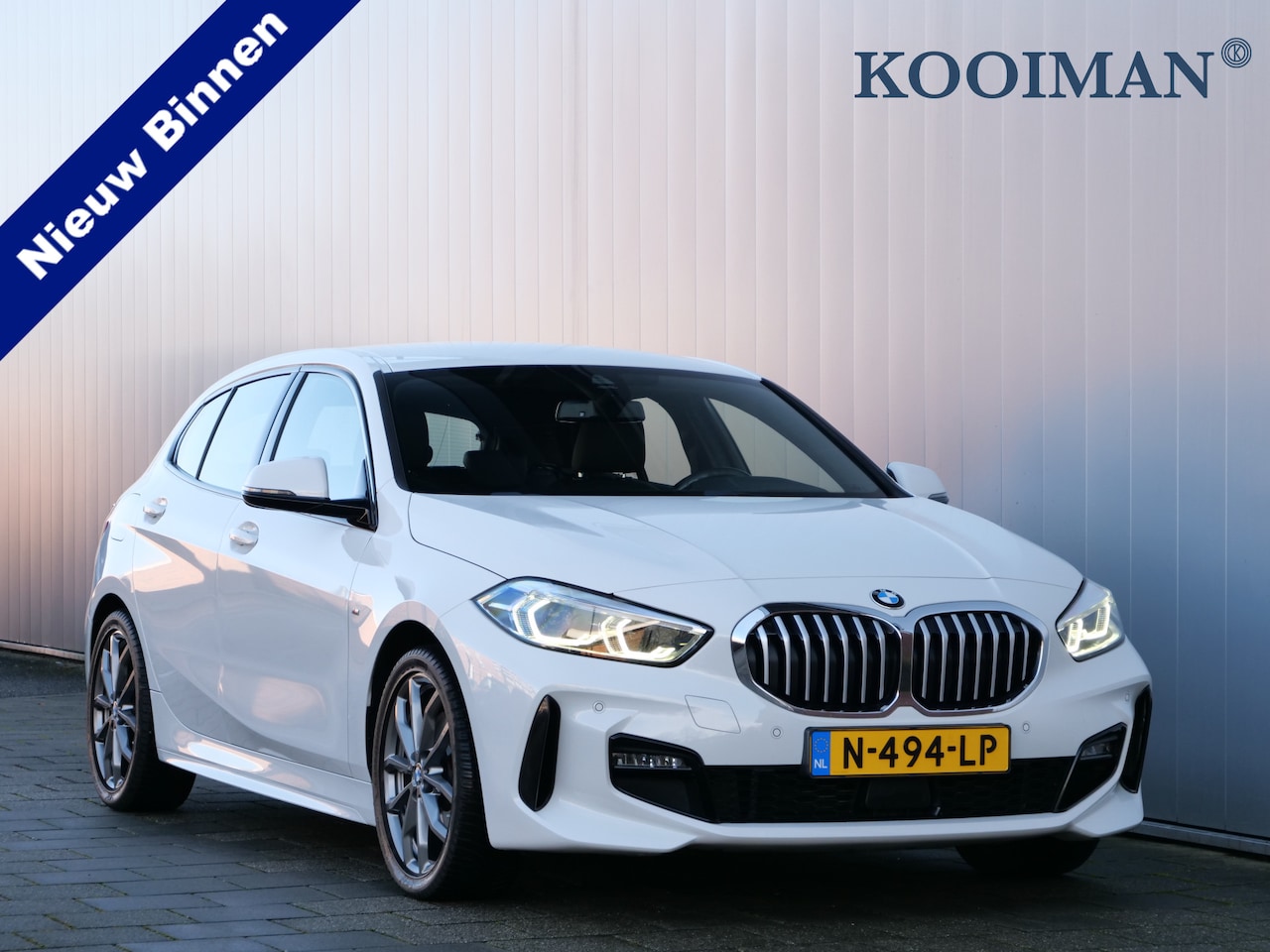 BMW 1-serie - 118i High Executive 136 Pk Automaat Navi / Apple Carplay / DAB / PDC / M-pakket / Trekhaak - AutoWereld.nl