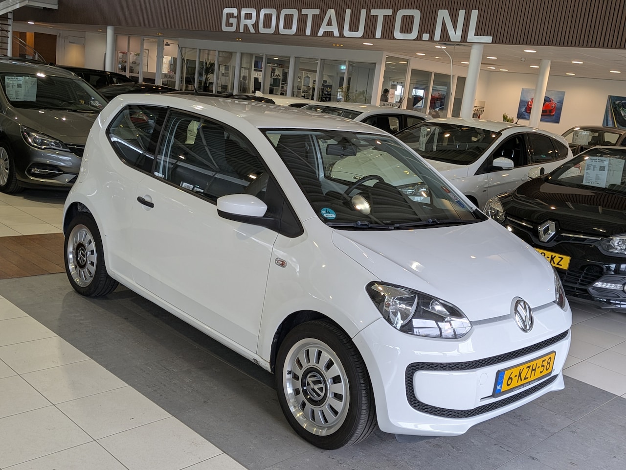 Volkswagen Up! - 1.0 high up! Airco, Stuurbekrachtiging - AutoWereld.nl