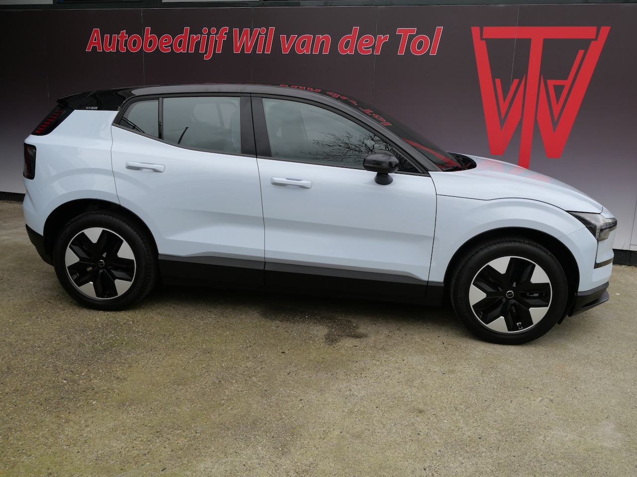 Volvo EX30 - Single Motor Plus 51 kWh | HARMAN KARDON | CAMERA | ELEK KLEP | CARPLAY | BTW-AUTO!! - AutoWereld.nl