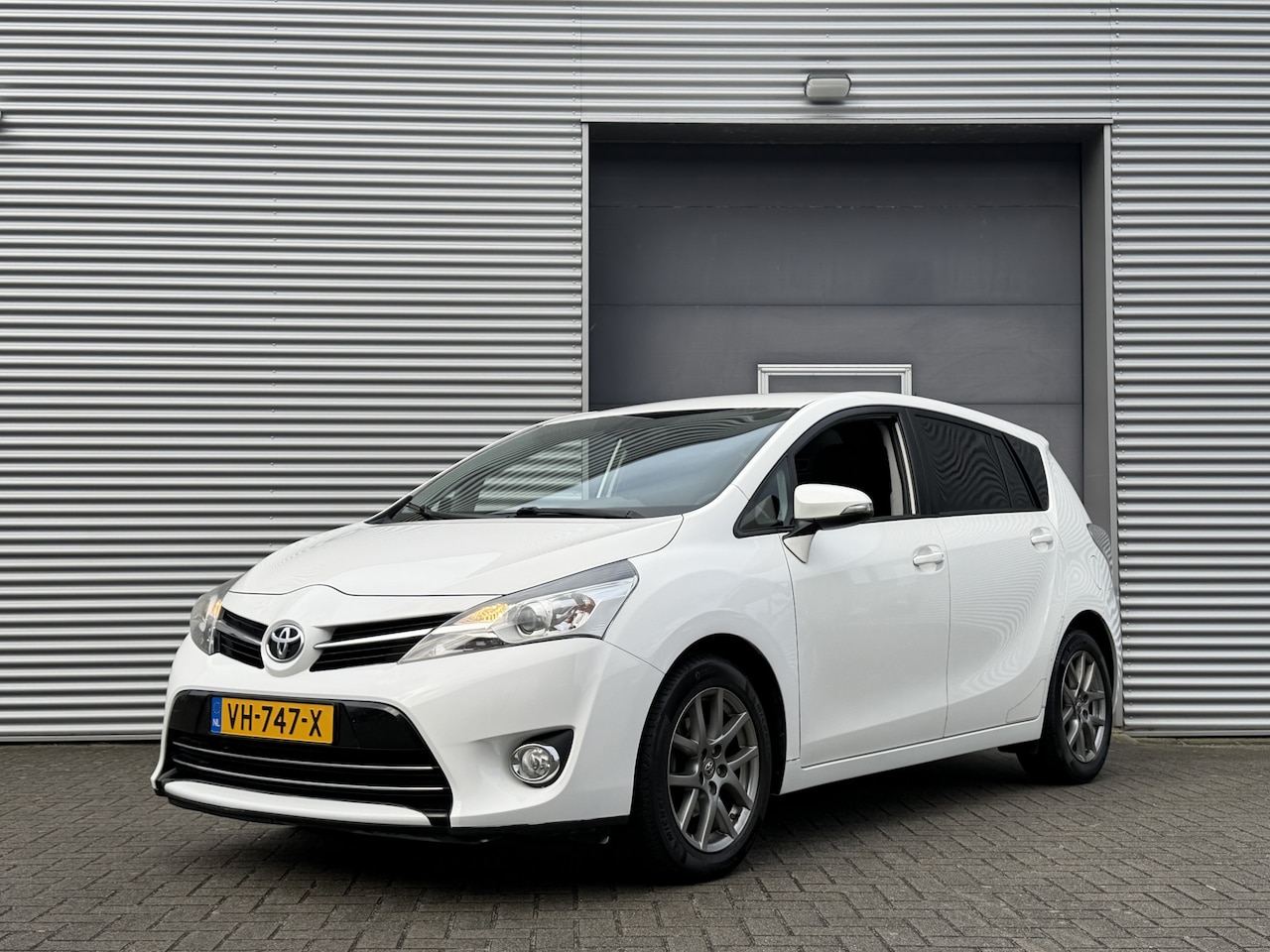 Toyota Verso - 2.0 D-4D Business I Grijs Kenteken I Navi I Camera I Clima. I Cruise - AutoWereld.nl