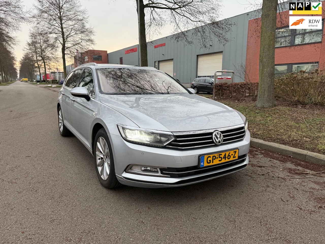 Volkswagen Passat Variant - 1.6 TDI Highline automaat leer - AutoWereld.nl