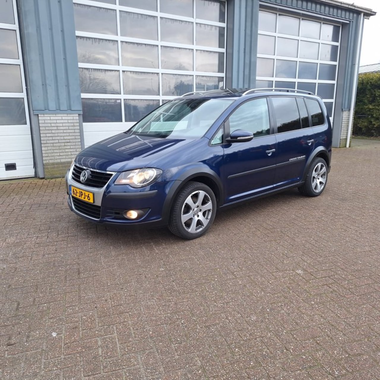 Volkswagen Touran Cross - 1.4 TSI Met volledige motorrevisie - AutoWereld.nl