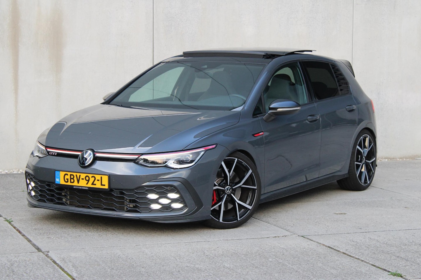 Volkswagen Golf - 2.0 TSI GTI / SCHUIFDAK / LED V + A / HARMAN KARDON - AutoWereld.nl