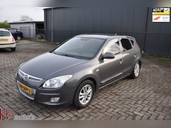 Hyundai i30 - 2.0i Style 5-deurs *CLIMA