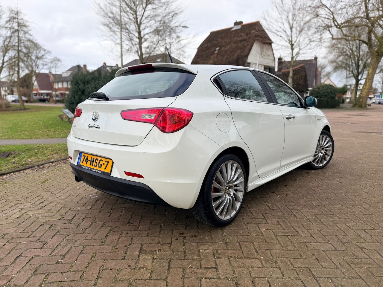 Alfa Romeo Giulietta - 1.4 T Distinctive | MultiAir | Leer | Cruise | PDC | LUXE - AutoWereld.nl