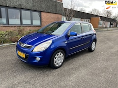 Hyundai i20 - 1.2i DynamicVersion Airco Boekjes N.A.P