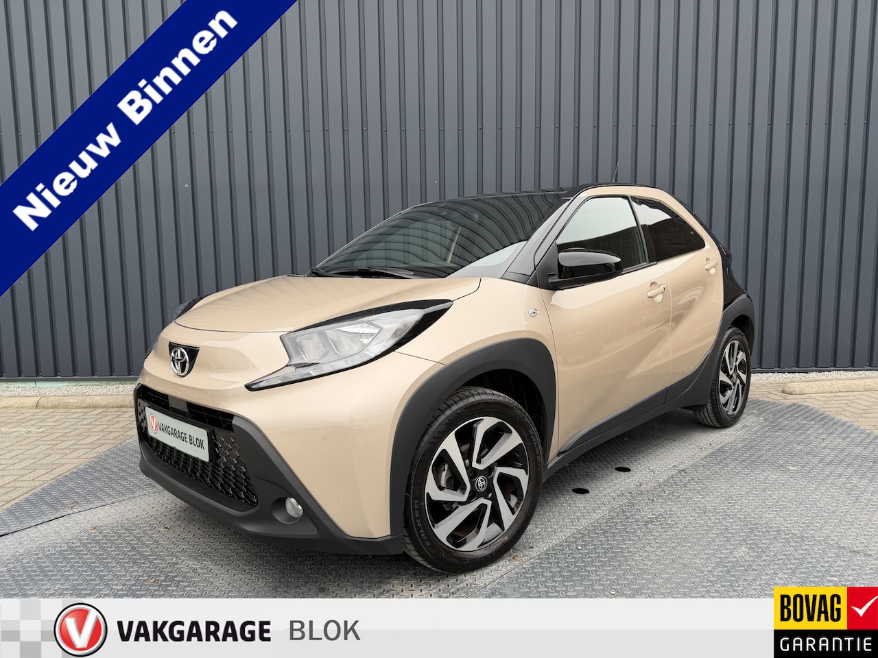 Toyota Aygo X - 1.0 VVT-i S-CVT Premium | 6.000 km | PDC V+A | Clima | Rijklaar!! - AutoWereld.nl