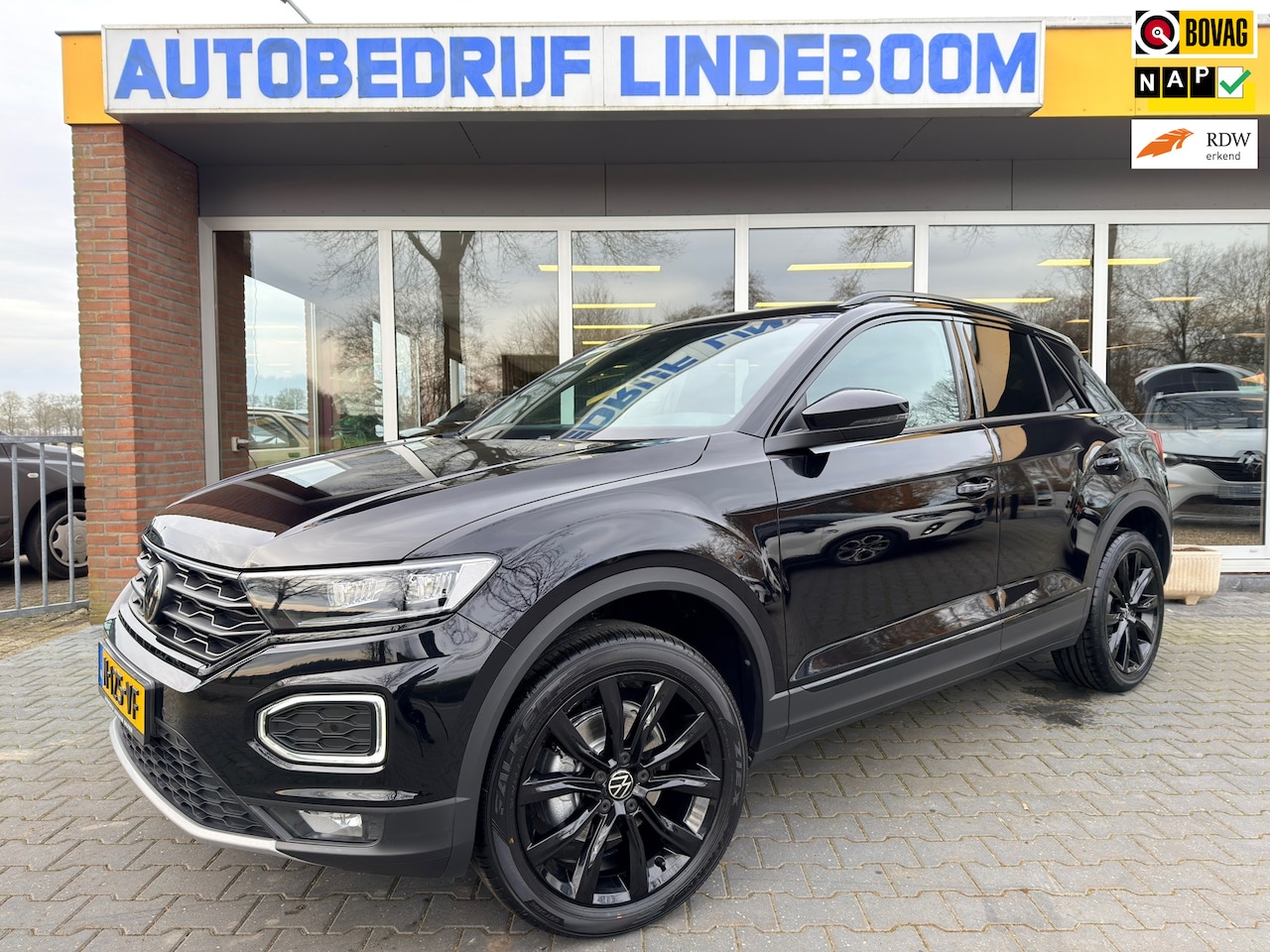 Volkswagen T-Roc - 1.5 TSI Sport Acc Black Style Camera Virtual cockpit - AutoWereld.nl