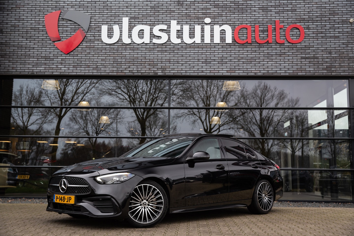 Mercedes-Benz C-klasse - 180 AMG Line 180 AMG Line , Panoramadak, Carplay, 19 inch, Volleder - AutoWereld.nl