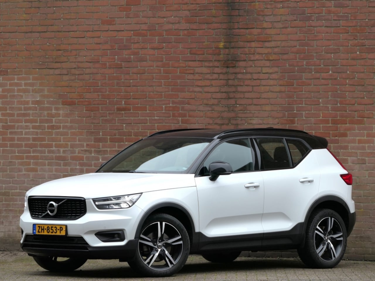 Volvo XC40 - 2.0 T4 R-Design 12MND garantie Panoramadak / Parkeer camera / st - AutoWereld.nl