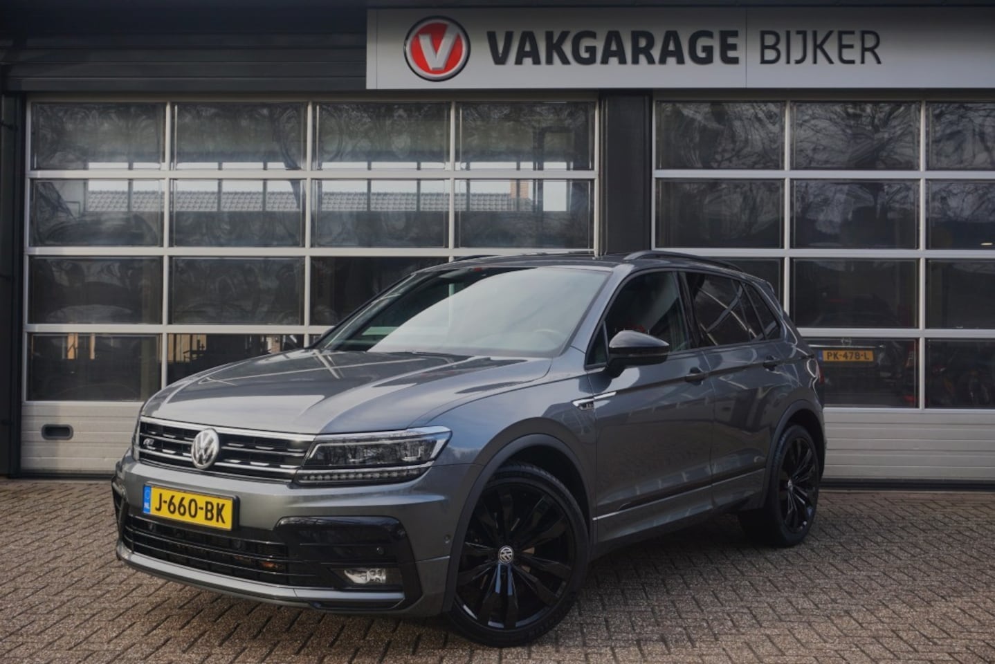 Volkswagen Tiguan - 1.5 TSI ACT Highline Business R Pano/Trekhaak/Camera! - AutoWereld.nl