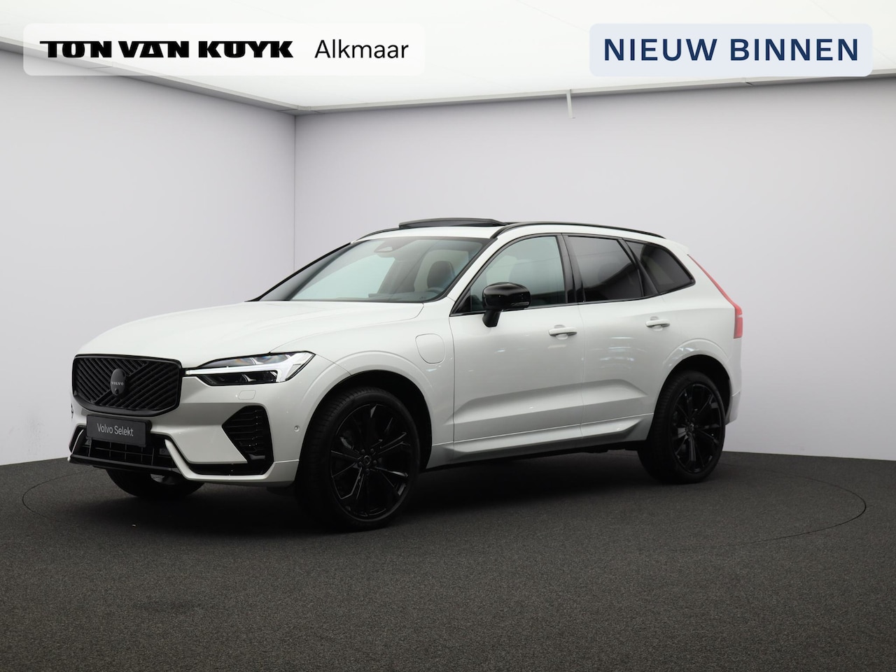 Volvo XC60 - 2.0 T8 Plug-in hybrid AWD Ultra Black Edition / Facelift / 360 camera / Pan. dak / Privacy - AutoWereld.nl