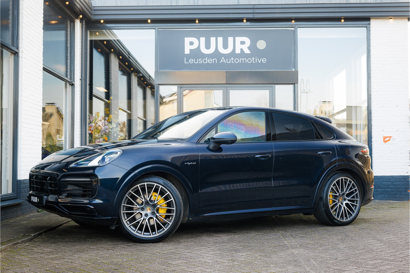 Porsche Cayenne Coupé - 3.0 E-Hybrid Platinum Edition Sport Design - Moonlight Blue - 360 view - Trekhaak - AutoWereld.nl