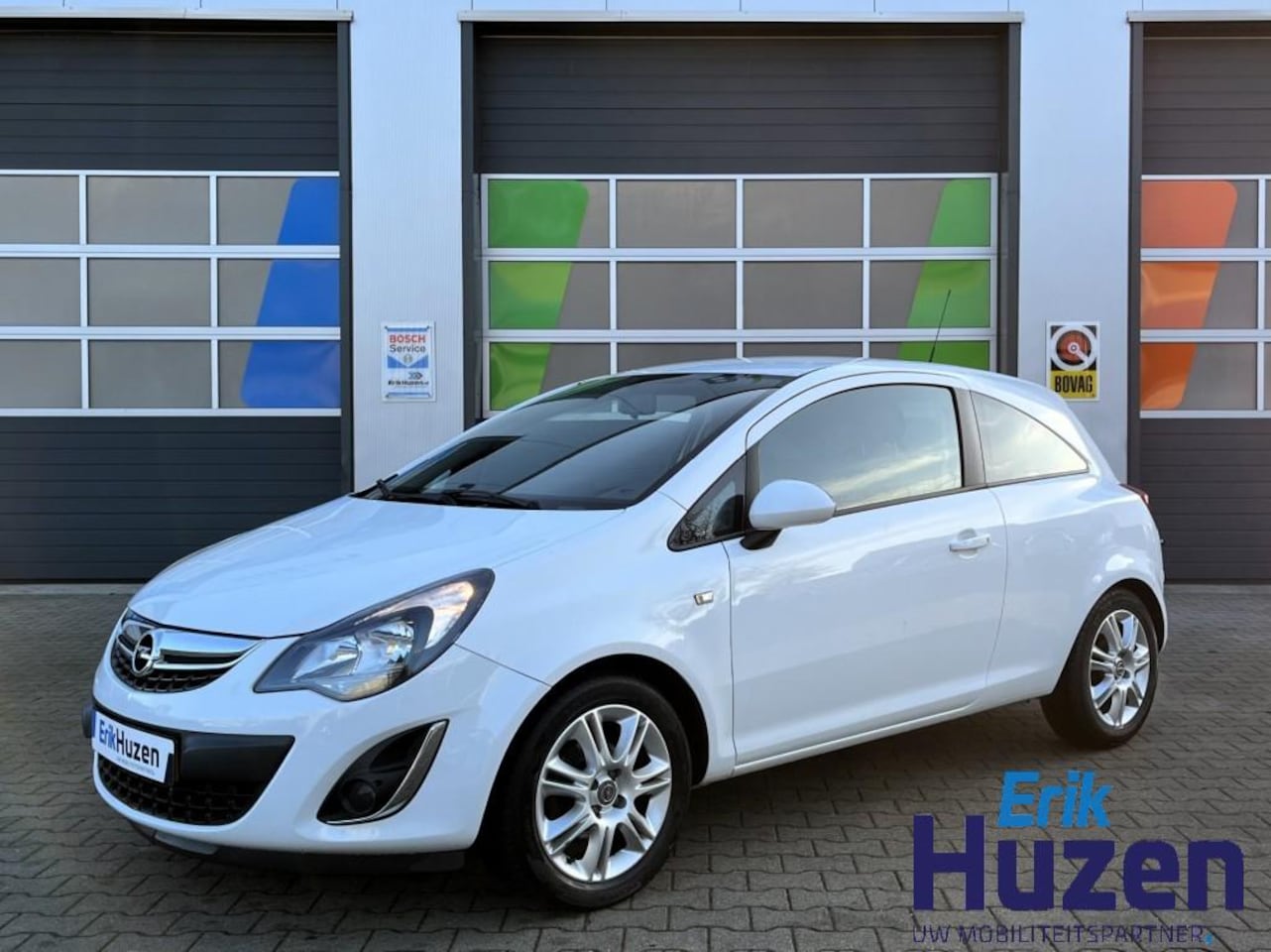Opel Corsa - 1.2-16V BLITZ / Stuurwielverwarming / Bluetooth - AutoWereld.nl