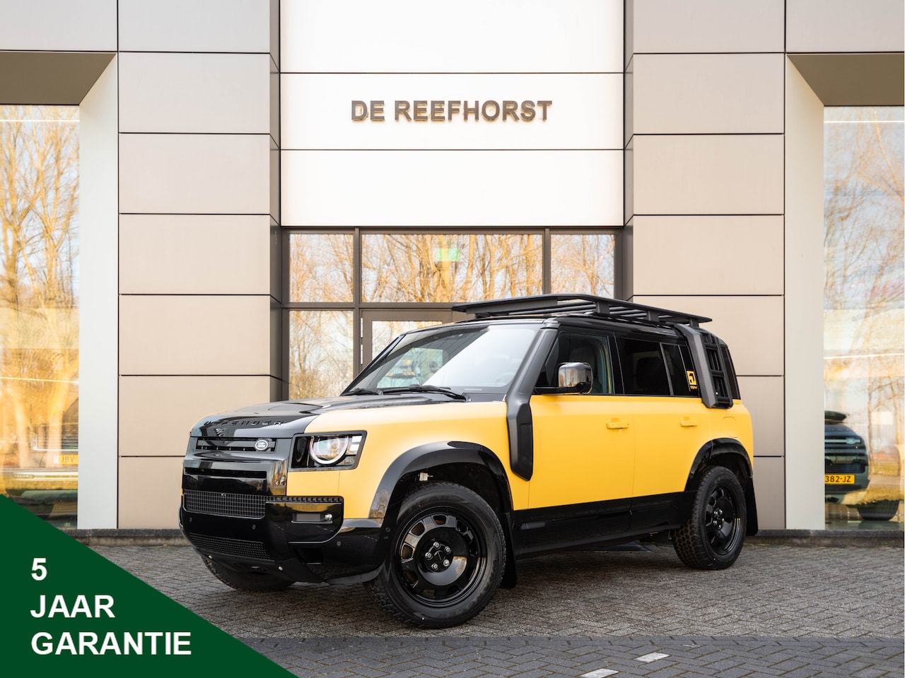 Land Rover Defender 110 - P300e 110 Trophy Edition Deep Sandglow Yellow | Satin Protective Film | Off-Road Pack | Co - AutoWereld.nl