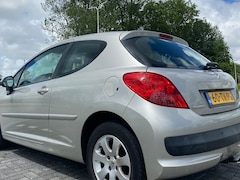 Peugeot 207 - 1.4-16V X-line