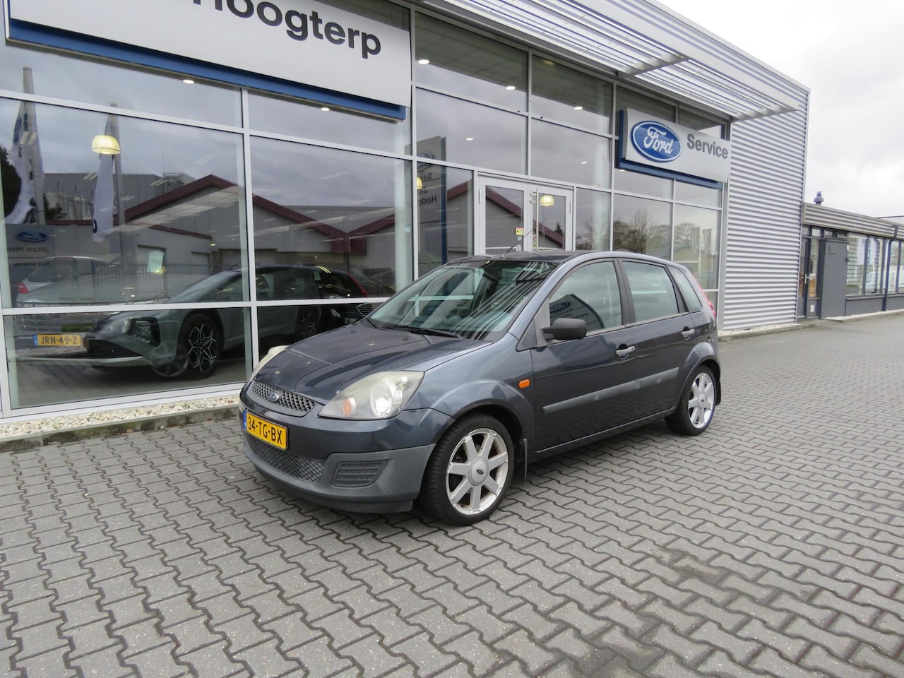 Ford Fiesta - 1.3-8V Champion 1.3-8V Champion 5 drs,DISTRIBUTIE KETTING, Airco, Trekhaak, 178078KM - AutoWereld.nl