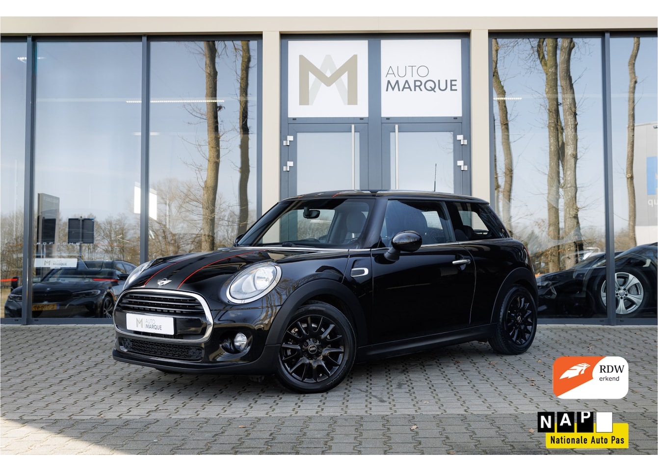 MINI Cooper - 3-Deurs | Business | Navigatie | 16" LM Velgen | Cruise Control | Airconditioning | Origin - AutoWereld.nl