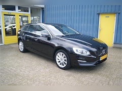 Volvo V60 - 1.6 T3 Momentum, 150 pk, Navi, Trekhaak, MOOI
