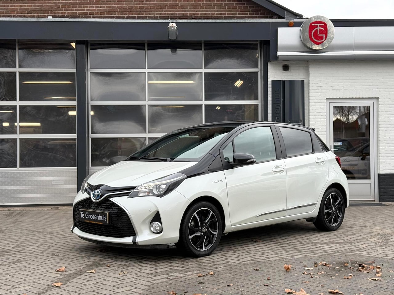 Toyota Yaris - 1.5 Hybrid Dynamic Bi-Tone 1.5 Hybrid Dynamic Bi-Tone - AutoWereld.nl
