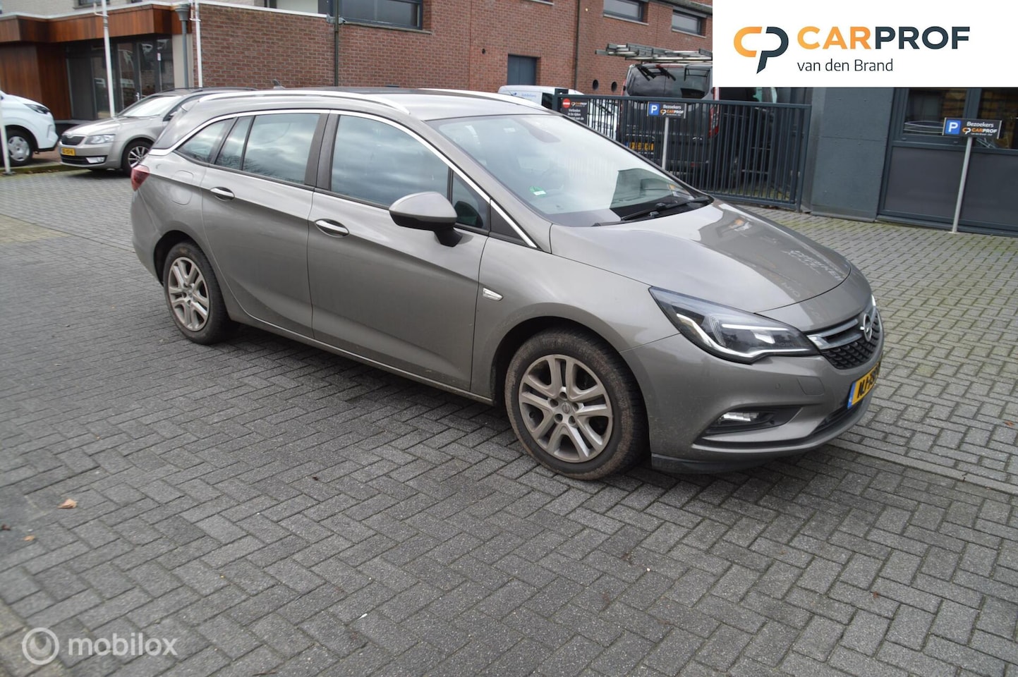 Opel Astra Sports Tourer - 1.6 CDTI Business+ 1 jaar apk - AutoWereld.nl