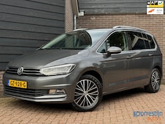 Volkswagen Touran - 1.4 TSI Highline 7p | Trekhaak | Pano | Camera | Led | CarPlay