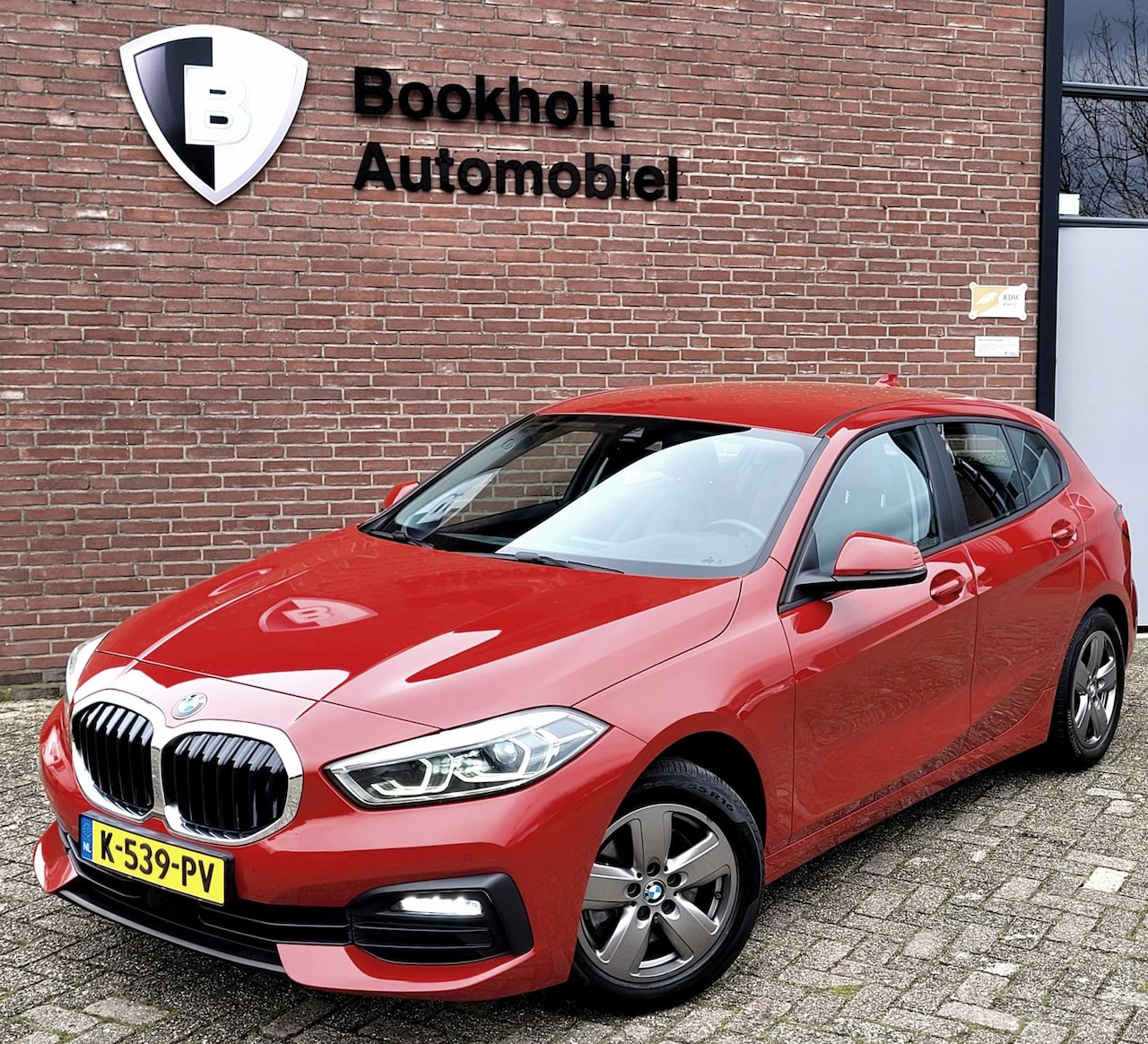 BMW 1-serie - 118i High Exe, Mokka leer, Trekhaak (1e eig. BTW NAP) - AutoWereld.nl