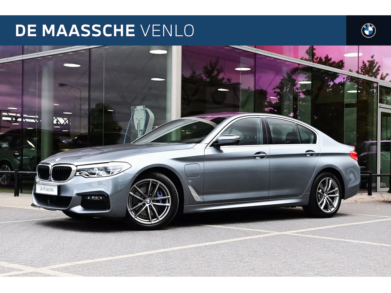 BMW 5-serie - 530e xDrive High Executive M Sport Automaat / Sportstoelen / Soft Close / Comfort Access / - AutoWereld.nl