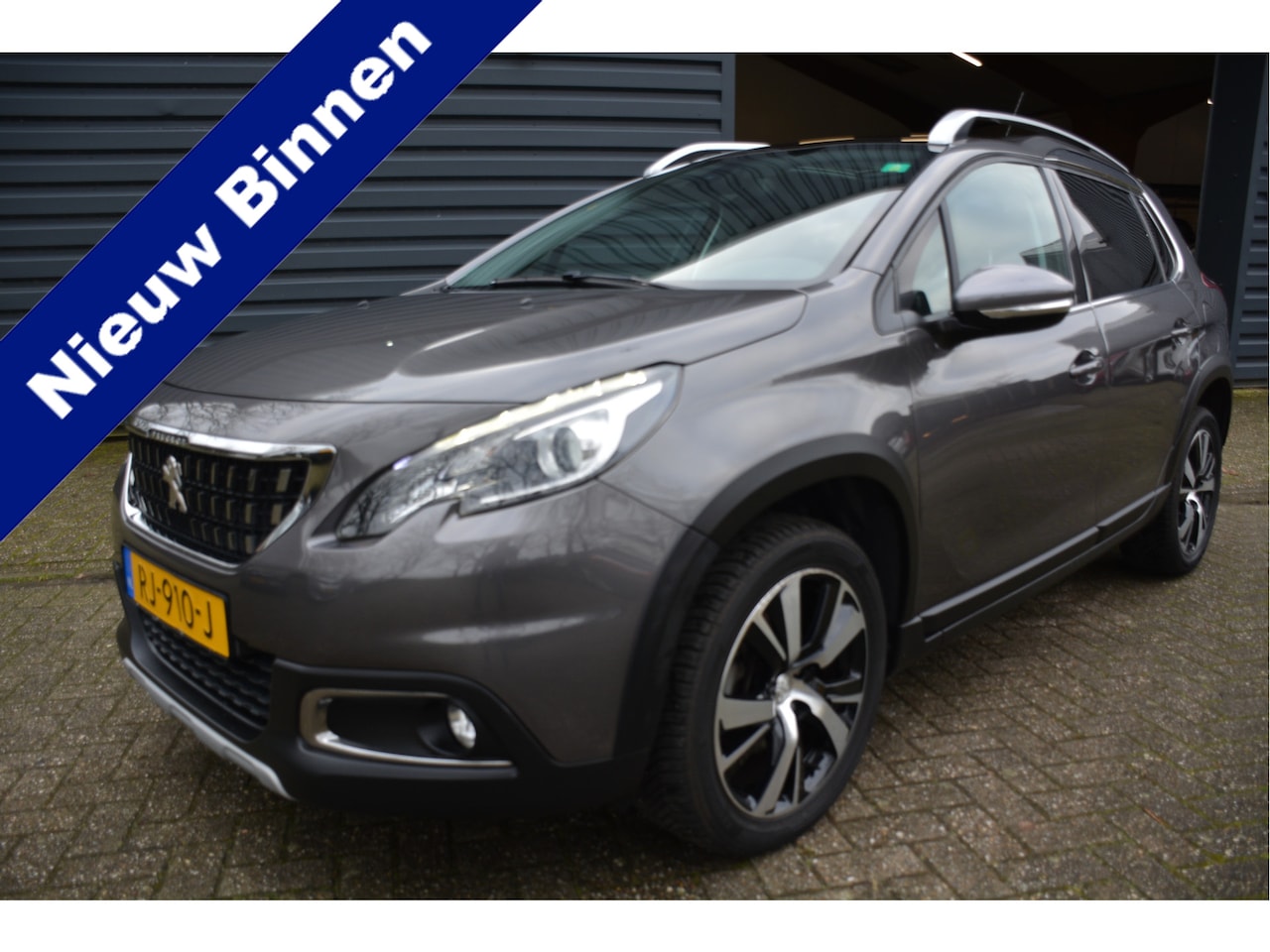 Peugeot 2008 - 1.2 PureTech Allure Panorama dak Trekhaak Clima Navi Camera - AutoWereld.nl