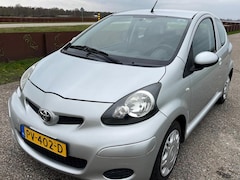 Toyota Aygo - 1.0-12V Aspiration Red