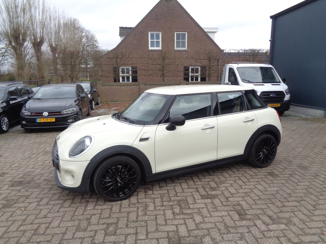 MINI One - Mini 1.5 First Airco, Navigatie, Carplay, LM velgen 17 inch - AutoWereld.nl