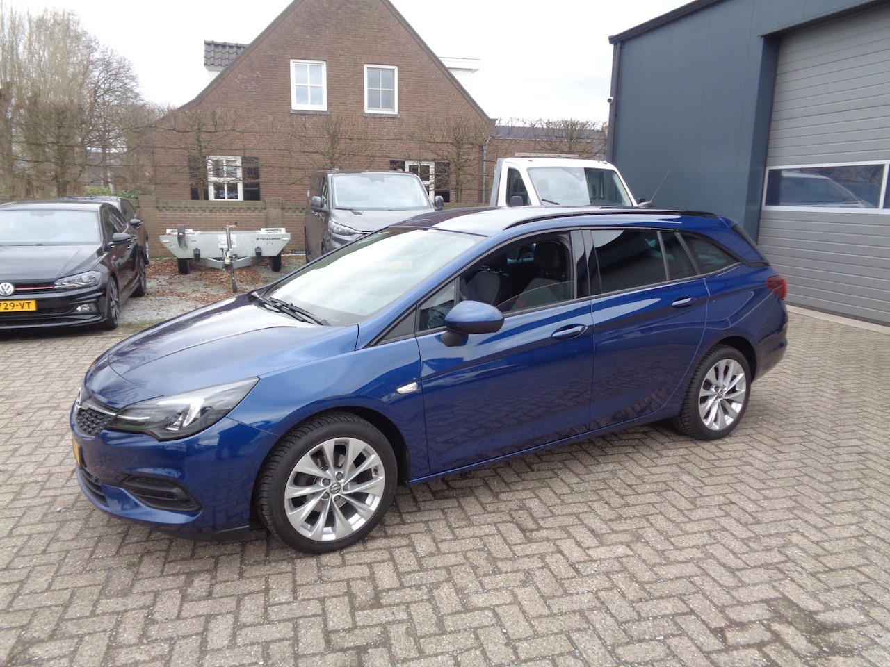 Opel Astra Sports Tourer - 1.2 Business Elegance Ecc, Cruise, Navigatie, PDC v+a, carplay, half leer - AutoWereld.nl