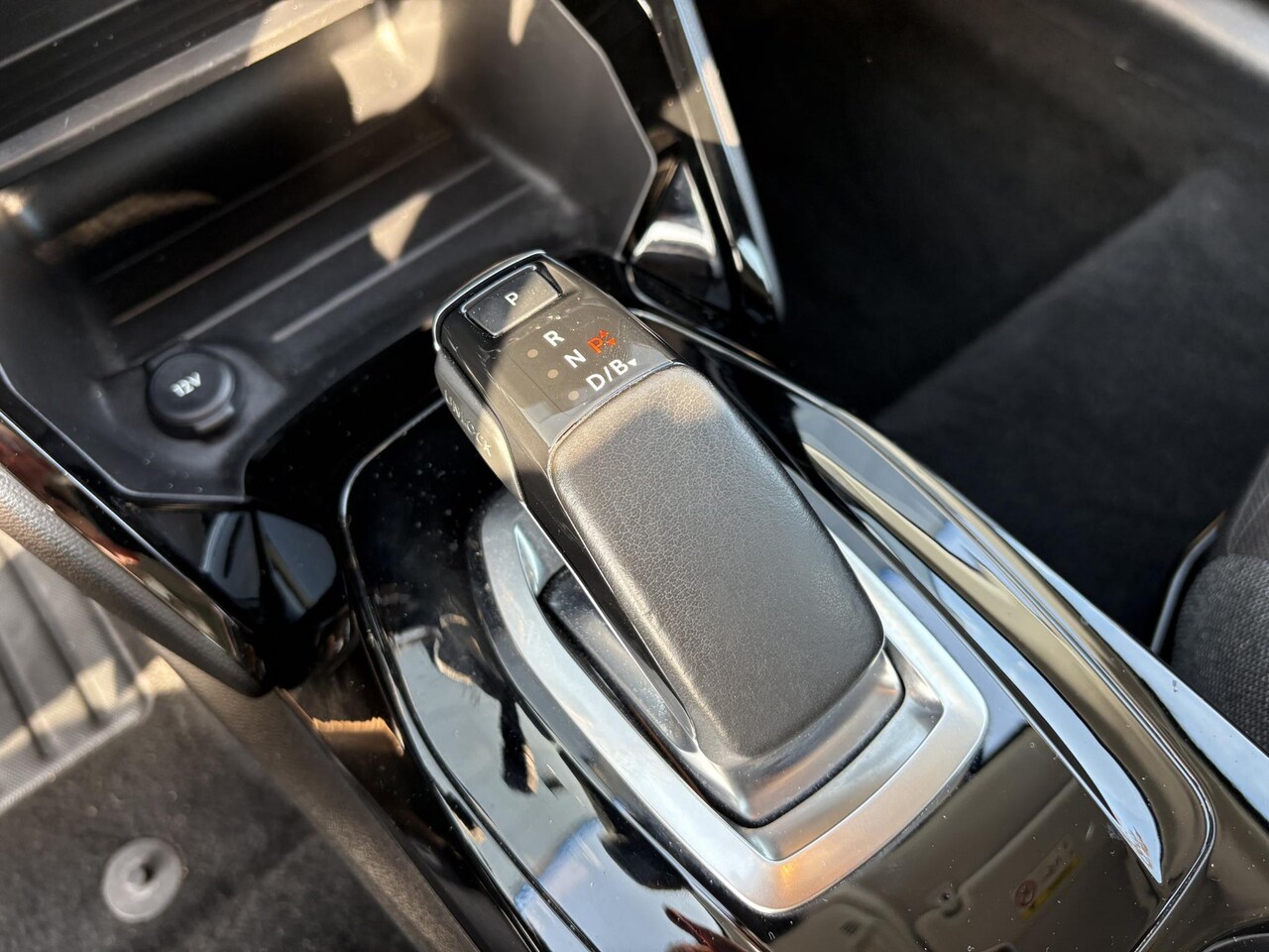 Peugeot e-208 - EV Active 50 kWh | Cruise Control | Climate Control | Parkeerhulp | Apple Carplay/Android - AutoWereld.nl