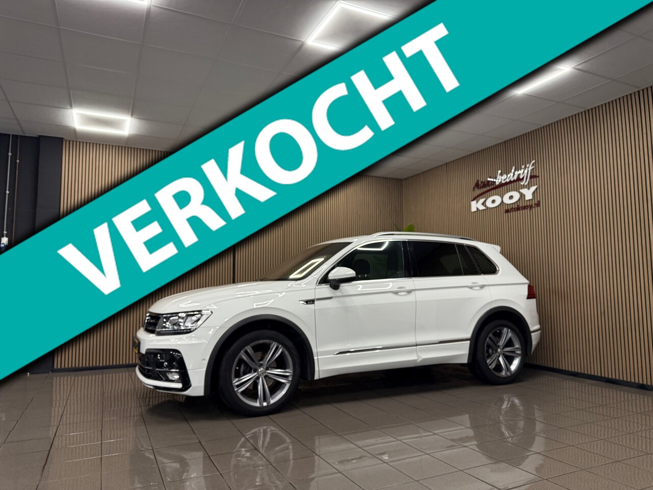 Volkswagen Tiguan - 1.5 TSI R-Line * 1e Eig / Dealer onderhouden / Carplay / Trekhaak / NL Auto * - AutoWereld.nl