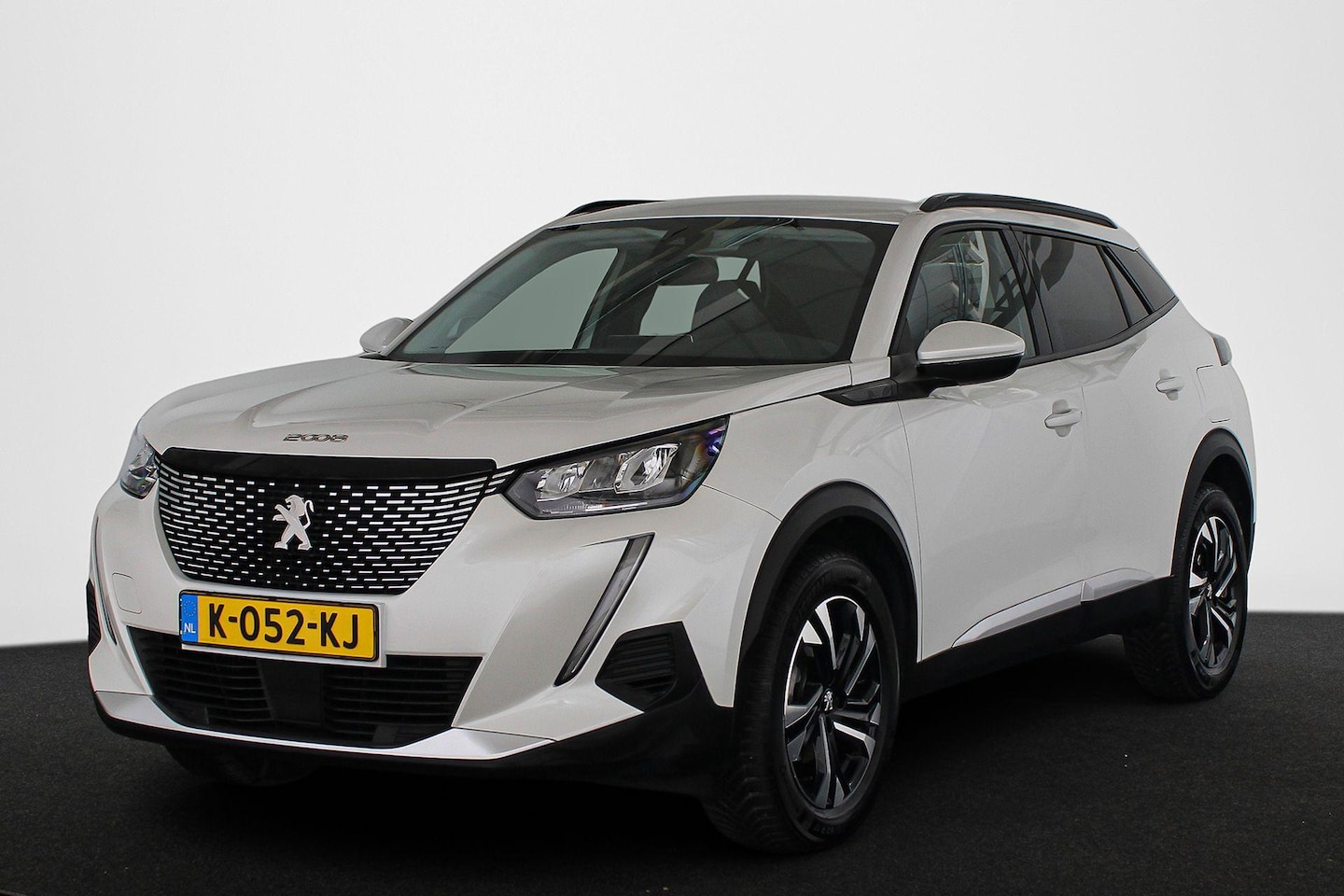 Peugeot 2008 - 1.2 PureTech Allure Getint glas Carplay Camera - AutoWereld.nl