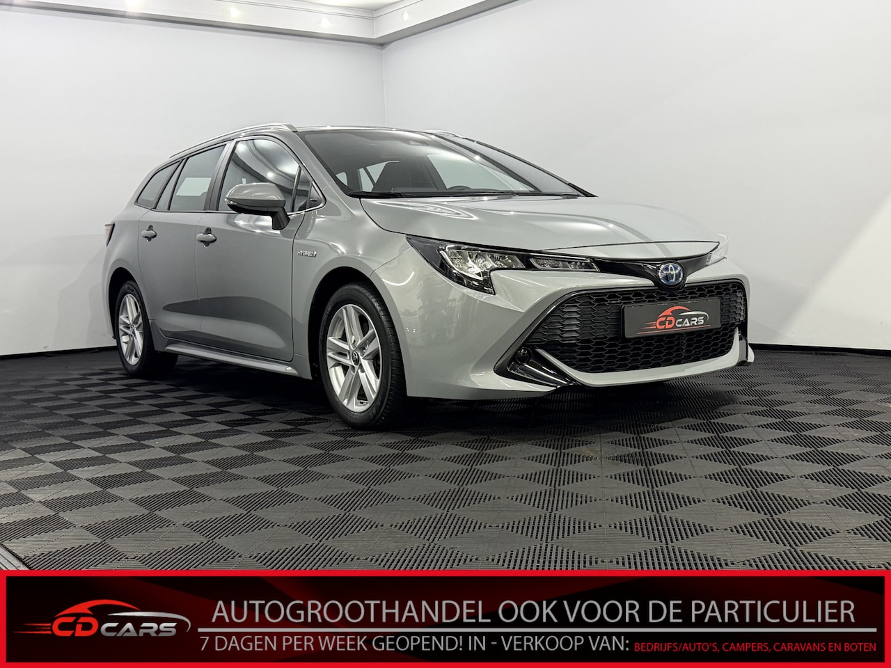 Toyota Corolla Touring Sports - 1.8 Hybrid Active Camera, Apple carplay, Keyless start, Cruise control, Rijstrook correcti - AutoWereld.nl