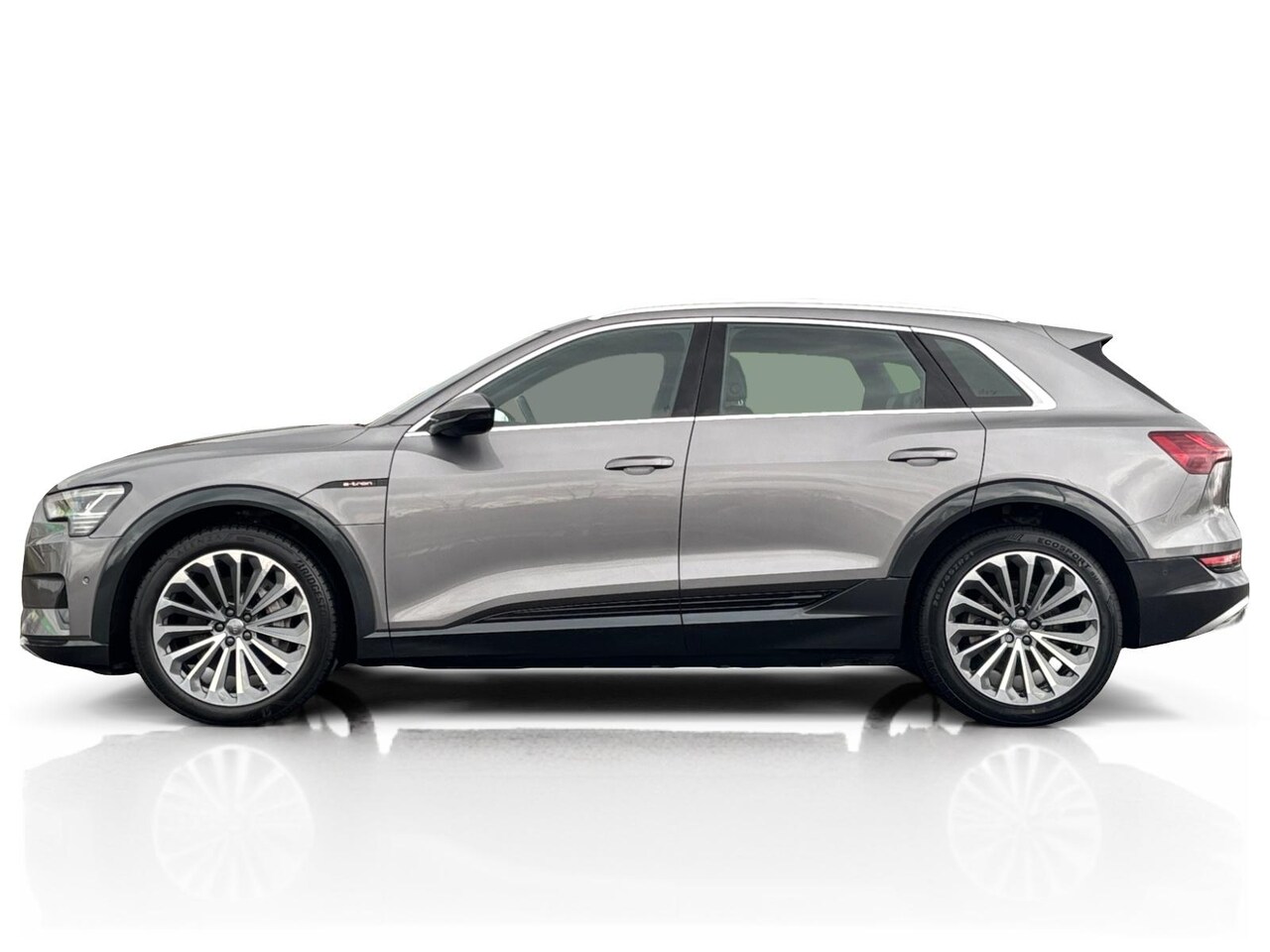 Audi e-tron - e-tron 55 Quattro S-Line 95 kWh ✅ Pano ✅ Sportleder ✅ Luchtvering - AutoWereld.nl