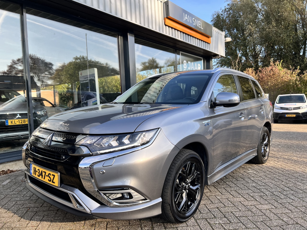 Mitsubishi Outlander - 2.4 PHEV Intense S 2.4 PHEV Intense S - AutoWereld.nl