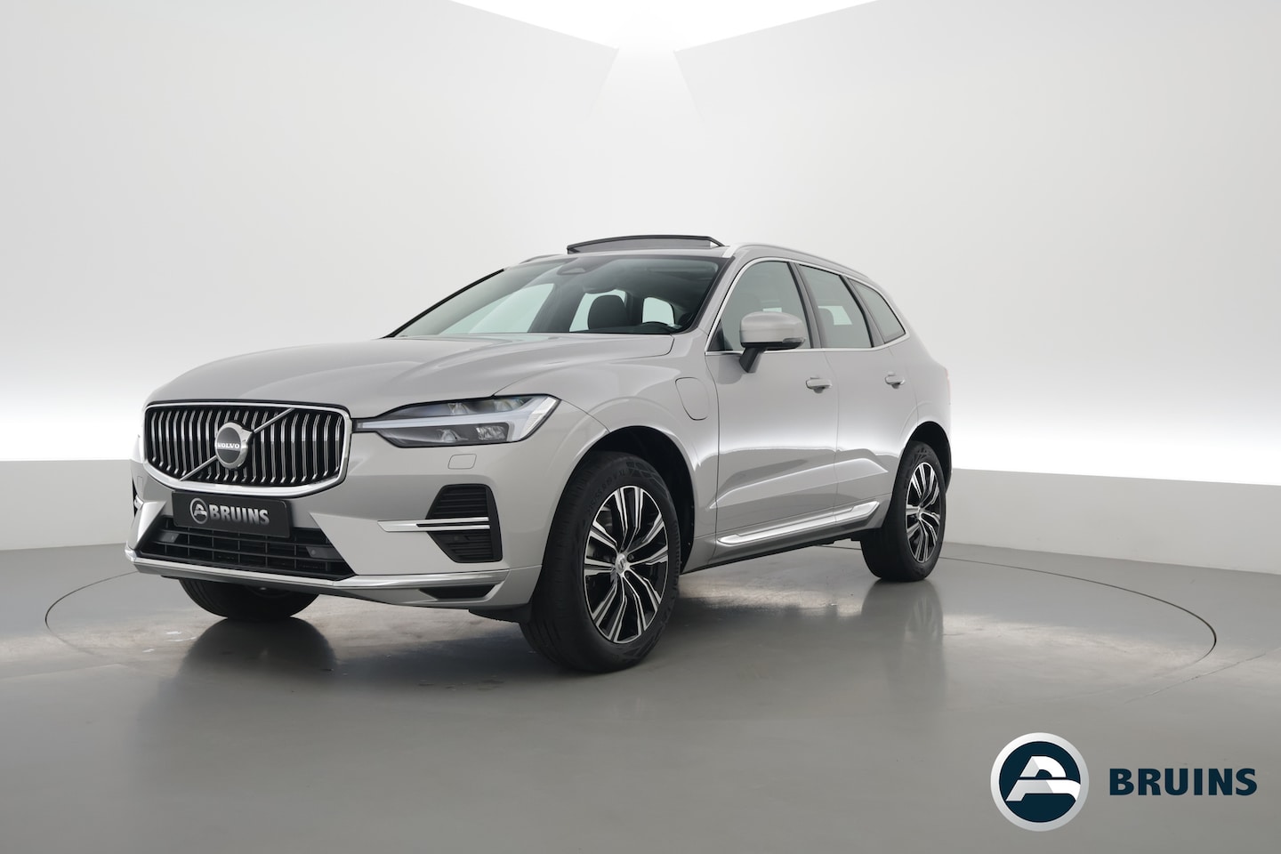 Volvo XC60 - 2.0 T6 Plug-in hybrid AWD Inscription | Google | Trekhaak | Pano-dak | Camera | Stoel + st - AutoWereld.nl