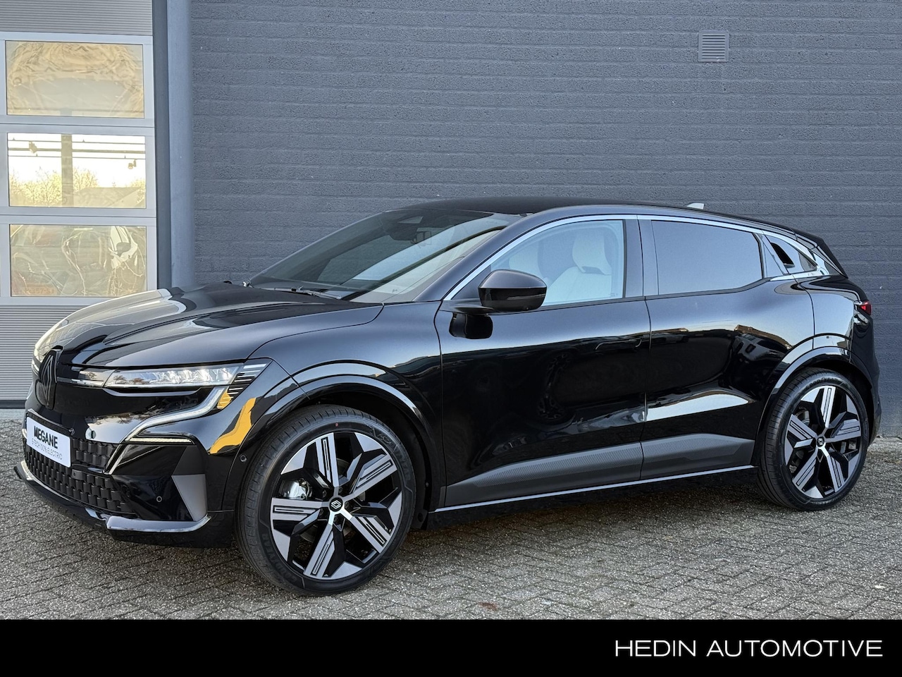 Renault Mégane E-Tech - comfort range iconic 60 kWh | Leder| 22KW Lader | harman-kardon| 360 graden Camera - AutoWereld.nl