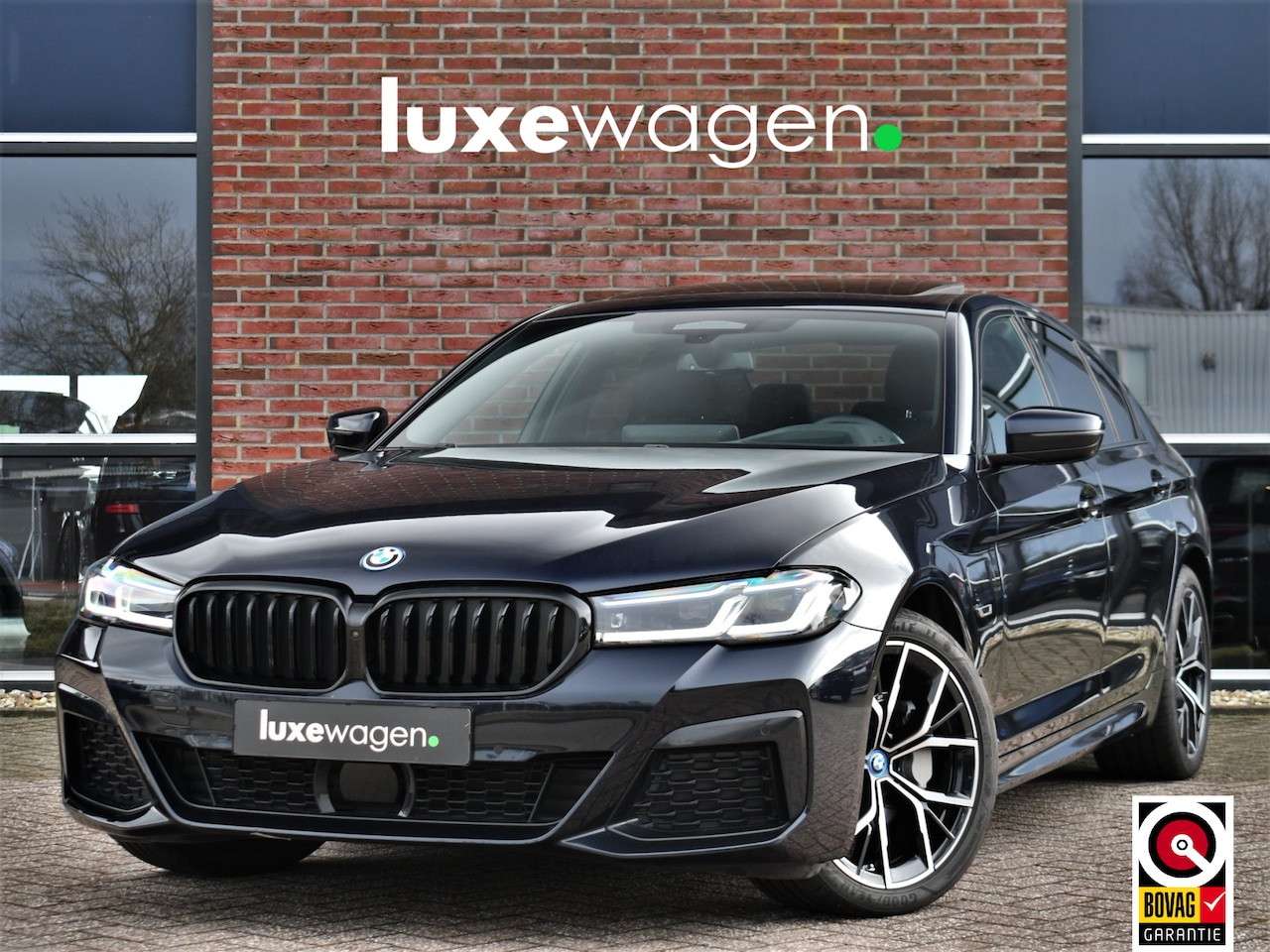 BMW 5-serie - 530e M-Sport Pano Trekh ACC HUD 360 Laser El-Klep - AutoWereld.nl