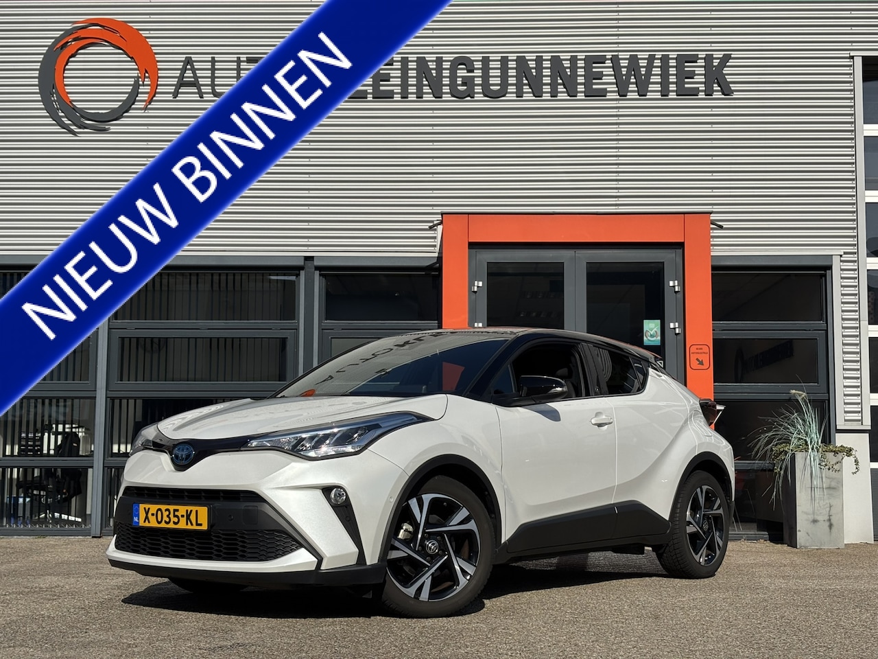 Toyota C-HR - 1.8 Hybrid Executive / Bi-tone / Parelmoer / Applecarplay/Android Auto / Allseason Banden - AutoWereld.nl