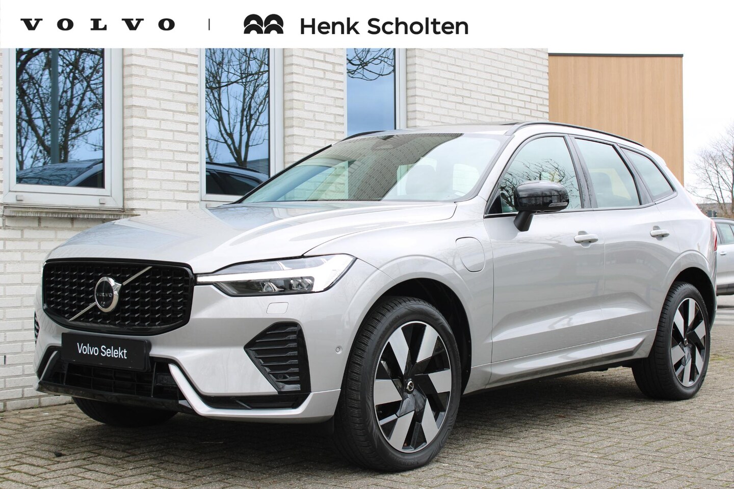 Volvo XC60 - T6 Plug-in hybrid AWD Ultra Dark | Panoramadak met schuif-/kantelfunctie | Semi elektrisch - AutoWereld.nl