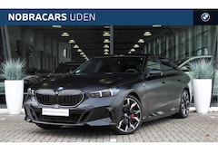 BMW 5-serie - 550e xDrive M Sport Automaat / Panoramadak / Adaptief onderstel professional / Adaptieve L